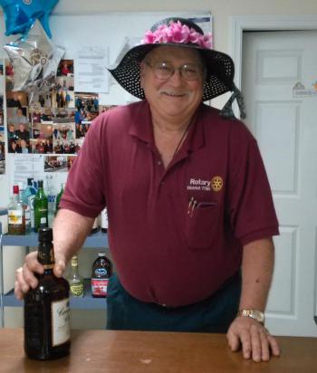Derby party bartender Daren Graves. JANE CARPENTER/Boothbay Register