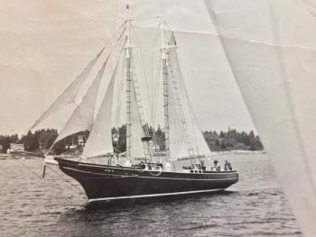The Mary E, under full sail, heading out of Boothbay Harbor in 1972, with Captain Stan Parks at the helm. Courtesy of Stephen Rubicam