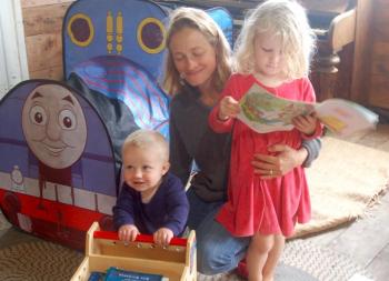 Brady Hatch of Morning Dew Farm helps Everett and Clodagh pick out children’s toys. ART MAYERS/Wiscasset Newspaper
