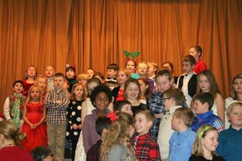 Expressive second and fourth grade students sing “When Christmas Comes To Town.” LISA KRISTOFF/Boothbay Register Expressive second and fourth grade students