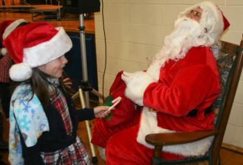 This Santa fan appears to have exchanged a joke for a candy cane. LISA KRISTOFF/Boothbay Register