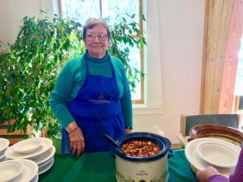 Tancy Mitchell serves up lunch at St. Columba’s Episcopal Church on Jan. 18. SUZI THAYER/Boothbay Register