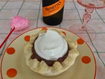 A mini bottle of Prosecco goes nicely, and cutely, with a mini chocolate cream pie, valentine or no valentine. SUZI THAYER/Boothbay Register