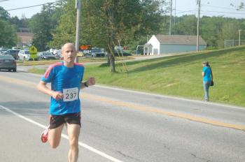 5k winner Mark Manfredi. ART MAYERS/ Boothbay Register