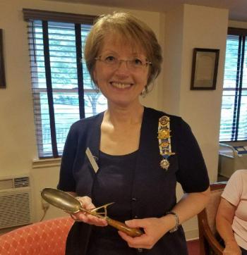 Honorary State Regent Polly Bartow with the Banana Split “Disher.” Audrey Miller photo