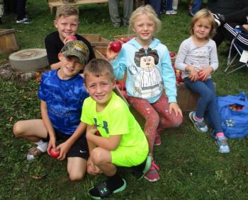 The Emmons children had a swell time at the cider pressing: Quincey, Hunter, Paige, Katie and Carson. PHIL DI VECE/Wiscasset Newspaper