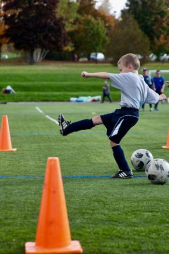 Coyle Lawler kicking. Earl Brewer photo
