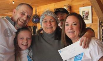 Lisa Orne Hallinan, center, with from left, Suzie Edwards, Steve Edwards, Kyndall Schmidt (far right) and an unknown ohoto bomber! Jackie Barnicoat photo