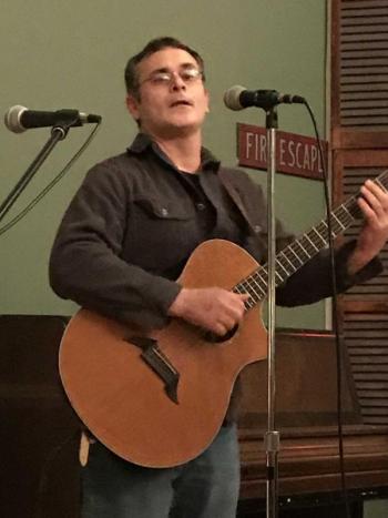 Tim Bennett belts it out. KELLIE BIGOS/Boothbay Register