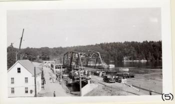 The first swing bridge connecting Southport Island and Boothbay Harbor. Courtesy of MDOT historic bridge archives