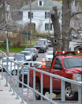Traffic is detoured down Union Street from Oak Street during the standoff. JOSEPH CHARPENTIER/Boothbay Register