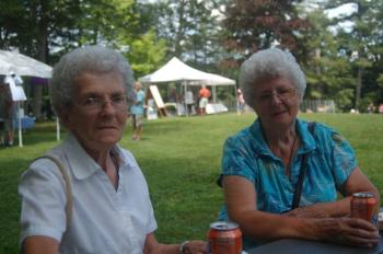 Doris Swasey, left, and Clarise Taylor enjoy hot dogs. ART MAYERS/Wiscasset Newspaper