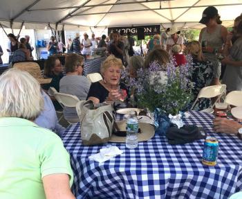 Good company, good music. JENNY BENNETT/Boothbay Register