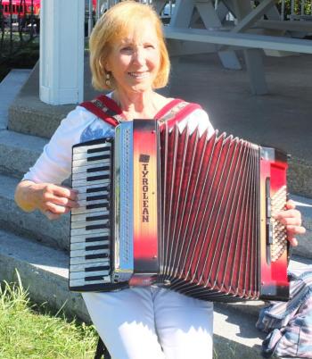 Alina Blakesley entertains Farmers’ Market attendees Sept. 5 on her accordian. BILL PEARSON/Boothbay Register