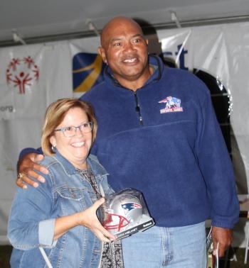 Garin Veris, shown here at last weekend’s Boothbay Charities Classic with a fan, also visited Boothbay Region High School on behalf of Big Brothers Big Sisters of Mid-Maine. STEVE EDWARDS/Boothbay Register