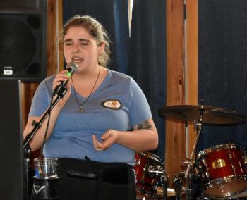 Annielyn MacCusick sings “Jolene.”Gudroe said he could hear her singing the song in the kitchen area ... and that it was time to bring it on out to the mic! LISA KRISTOFF/Boothbay Register