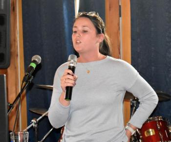 Jackie McLoon sings “Shallow.” LISA KRISTOFF/Boothbay Register