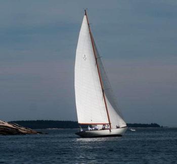 1926 NY 40 sailed by Ken Colburn and crew passes the whole fleet as they approached the second mark. Courtesy of Jon Dunsford