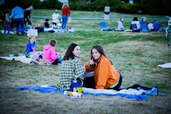 Movie watchers at Newagen Seaside Inn. Erin Stodder photo