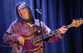 Scott Elliot on bass. Peter Southwick photo Scott Elliott Boneheads - Peter Southwick photo