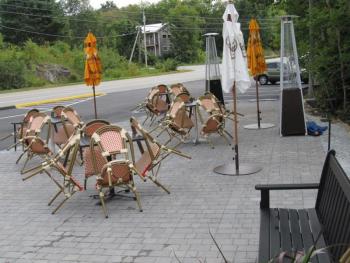 Patio dining. Photo by Kay Stephens