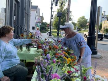 Garden Club of Wiscasset’s Jan Flowers, left, and Terry Heller. SUSAN JOHNS/Wiscasset Newspaper