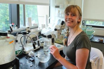 Elizabeth Westbrook conducts research in the lab. Courtesy of Bigelow Laboratory