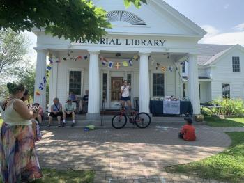 Bethany Schmidt calls the crowd to attention at 1:30 p.m. LILLY CURTIS/Boothbay Register