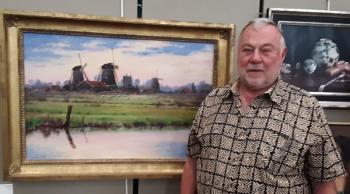 Rick Dickinson with one of his oil paintings. JANE CARPENTER/Boothbay Register