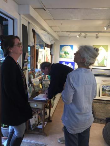 Signing the guest book and chatting with artist Lynne Seitzer at Joy to the Wind. LISA KRISTOFF/Boothbay Register