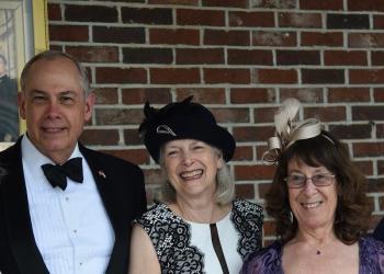 Third place went to this trio of 20s fashionistas. Bob Crink photo