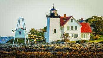 Hendricks Head Lighthouse Mike Leonard photo (www.phototourismbymike.com)