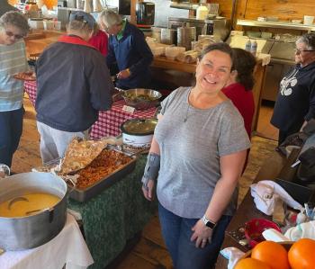 Lisa Hallinan and crew feed the masses. Jen Mitchell photo