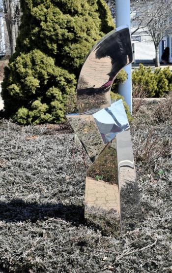 Steve Porter’s “Curve Column S” at Bath Savings on Todd Avenue. LISA KRISTOFF/Boothbay Register Steve Porter