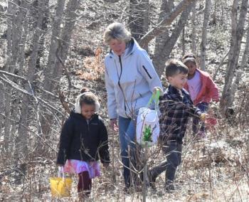 Brenda Blackman helps little ones on the search. LISA KRISTOFF/Boothbay Register