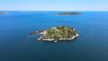 Burnt Island. Courtesy of Jonne Trees