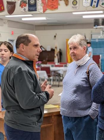 Bruce Harris talks with some of the Interact dinner attendees. CANDI JONETH/Boothbay Register