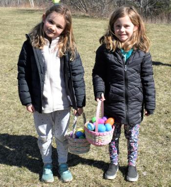The O’Sullivan sisters, Keeva, left Maeve. No, they aren’t twins, but they did answer every question in unison! LISA KRISTOFF/Boothbay Register