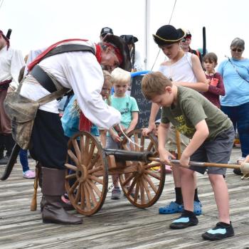 Bloody Spike Pierce shows a crew of volunteers how to fire a cannon. FRITZ FREUDENBERGER/Boothbay Register