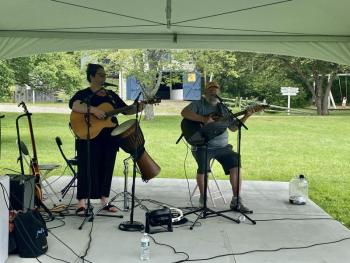 Dave and Chris Gagne perform on the Village Green. ISABELLE CURTIS/Boothbay Register