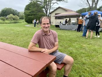 Chip Schwehm gets ready to perform live music after the Gagnes. ISABELLE CURTIS/Boothbay Register