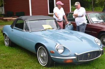 Craig Fisher, left, talks to Jerry Maben about his 1971 e-type Jaguar. FRITZ FREUDENBERGER/Boothbay Register