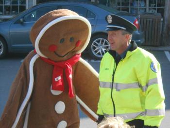 Early Bird 2012: Ginger chats with Officer Larry Brown. File photo
