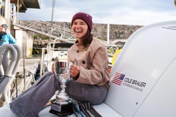 Brauer with her trophy. Alvaro Sanchis photo