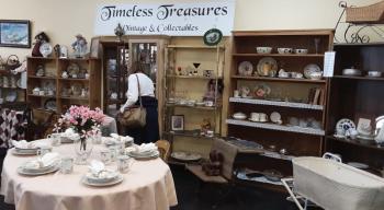 St. Andrews Auxiliary Thrift Shop. JANE CARPENTER/Boothbay Register