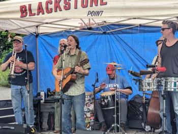 Primo Cubano played multiple sets. CANDI JONETH/Boothbay Register