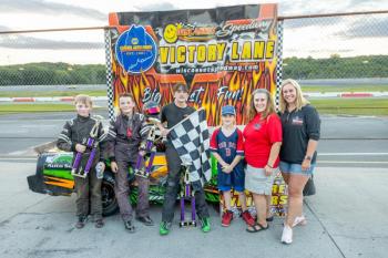 4-Cylinder Pro VL, from left: Jaxson Moreside, John Ricci, Ben Burgess, Jr. Official Levi Davis, Deb Gonneville and Jessica Wallace. Jasen Dickey Photography