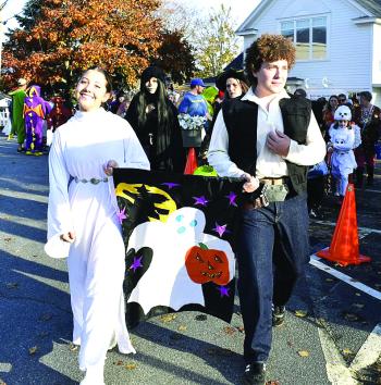 Parade marshals Sarah Harris and Hamilton Pierpan. FRITZ FREUDENBERGER/Boothbay Register