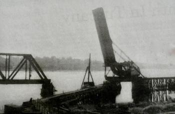 This picture shows the lift span fully opened and accompanied a story about the bridge appearing in the Wiscasset Newspaper in 1995 and shared by the late Barbara Farrar of Wiscasset.