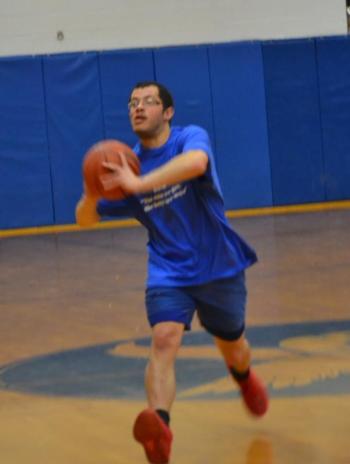 Julian Aponte passes the ball. KEVIN BURNHAM/Boothbay Register